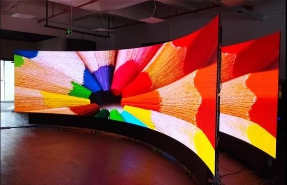 Módulo de Display LED Flexível Macio para Interior e Exterior P4 com Efeito de Publicidade Configuração 1R1G1B
